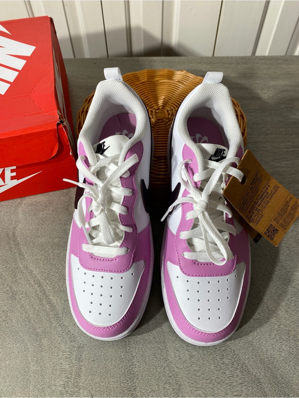 Nike Women's White & Lilac Low-Top Sneakers
